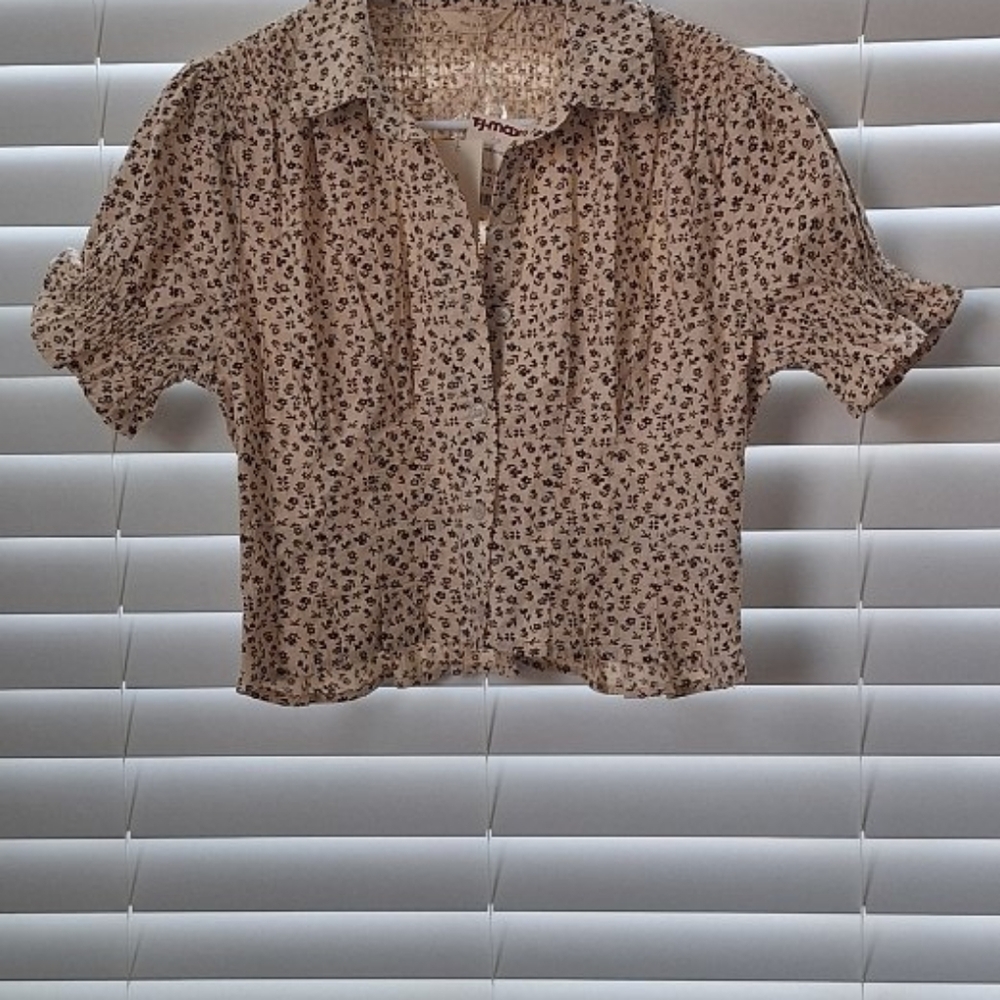 Sim & Sam women's blouse. Size medium Cream colored with brown floral print.